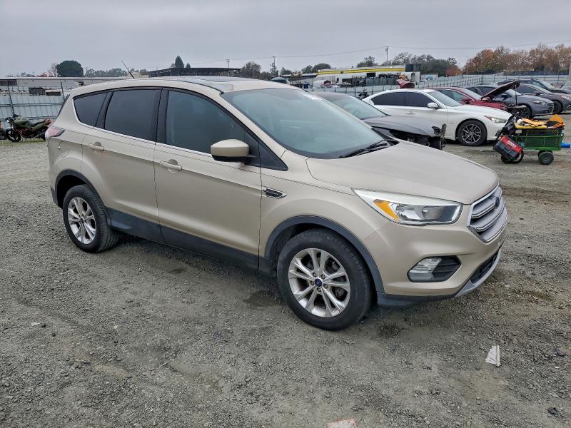 Photo 4 from auction – 2017 FORD ESCAPE SE with VIN 1FMCU0GD5HUB12836