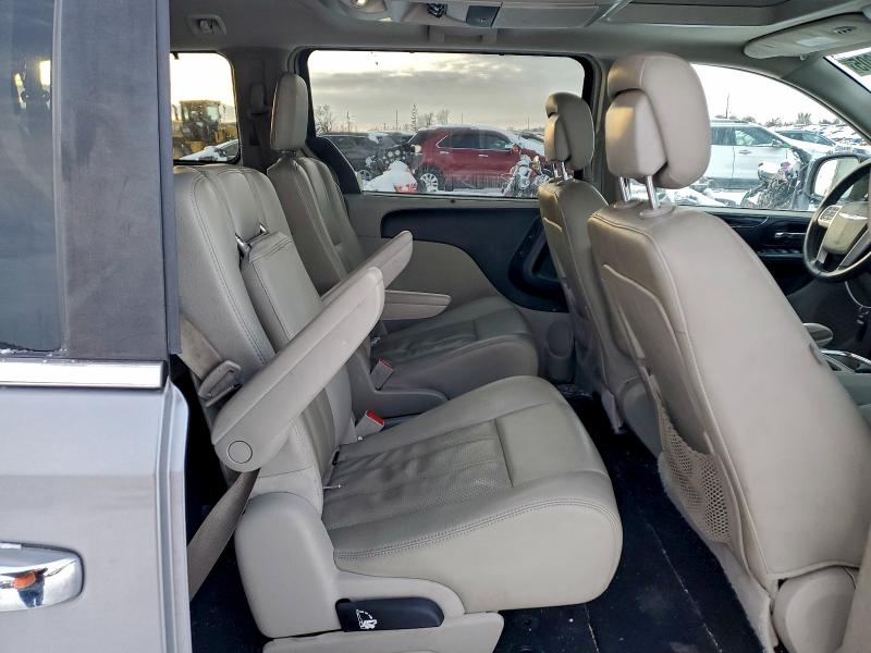 Photo 11 from auction – 2016 CHRYSLER TOWN & COU with VIN 2C4RC1CG0GR189231
