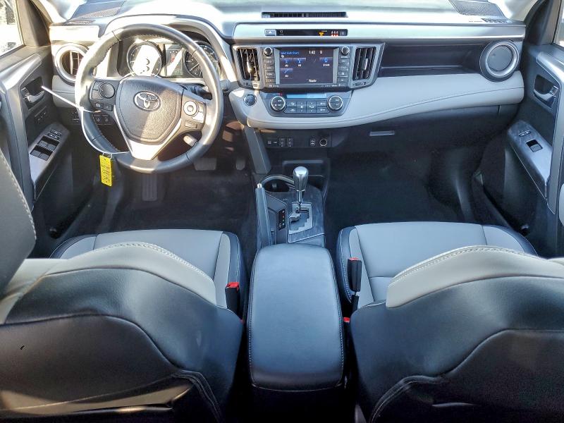 Photo 8 from auction – 2017 TOYOTA RAV4 LIMIT with VIN 2T3DFREV5HW688352
