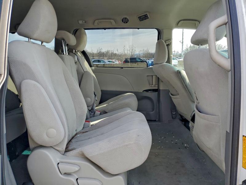 Photo 11 from auction – 2014 TOYOTA SIENNA LE with VIN 5TDKK3DC7ES452864