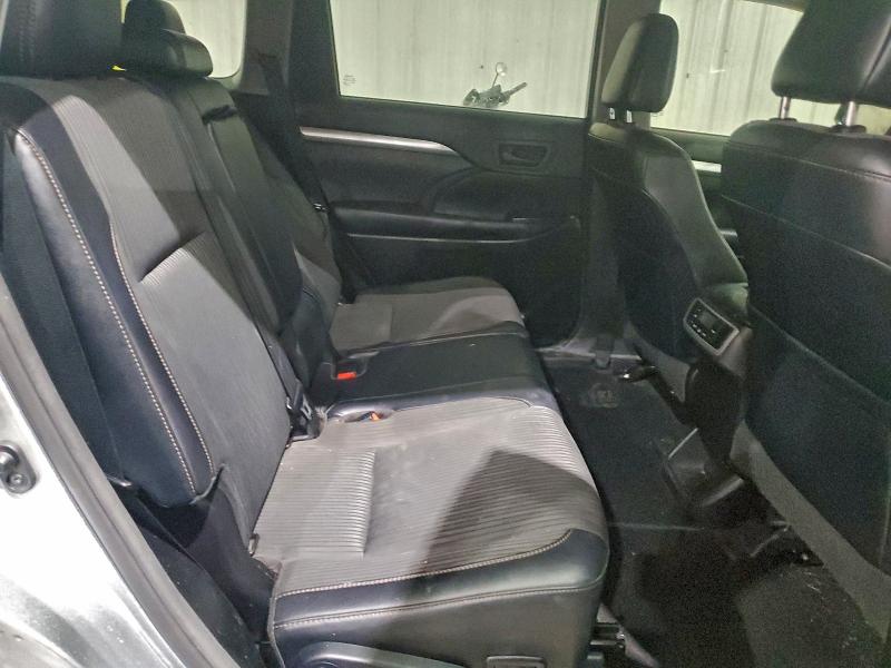 Photo 11 from auction – 2017 TOYOTA HIGHLANDER with VIN 5TDZZRFH8HS207629