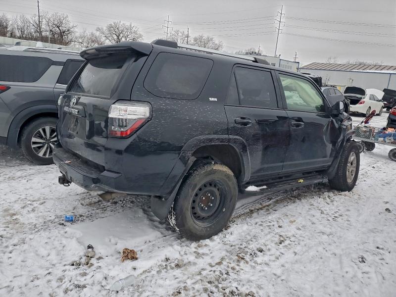 Photo 3 from auction – 2019 TOYOTA 4RUNNER SR with VIN JTEBU5JR0K5688283