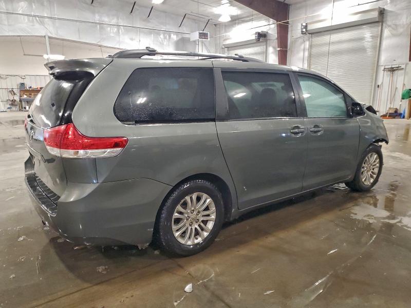 Photo 3 from auction – 2011 TOYOTA SIENNA XLE with VIN 5TDYK3DC8BS068100