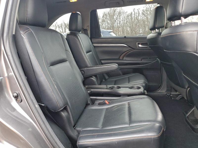 Photo 11 from auction – 2018 TOYOTA HIGHLANDER with VIN 5TDDGRFH4JS049148