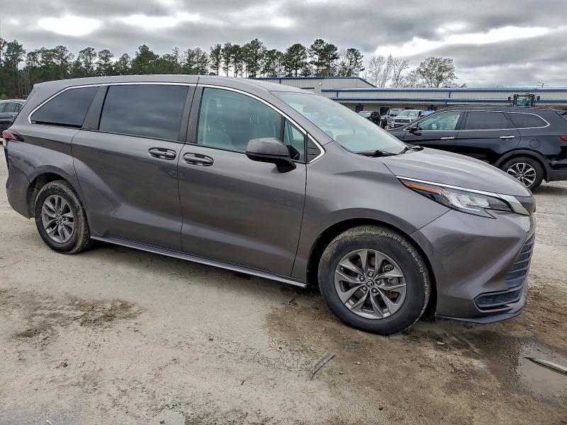 Photo 4 from auction – 2022 TOYOTA SIENNA with VIN 5TDKRKEC0NS087254