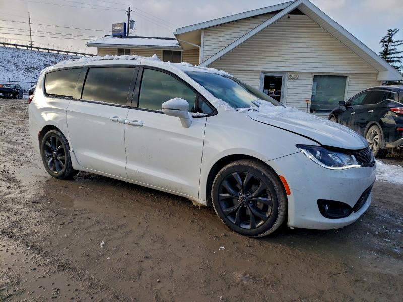 Photo 4 from auction – 2018 CHRYSLER PACIFICA L with VIN 2C4RC1GGXJR354297