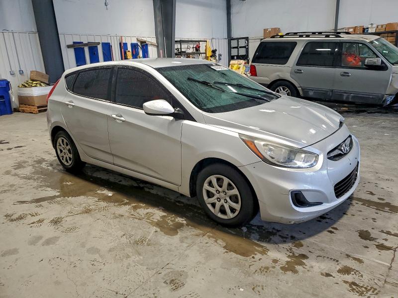 Photo 4 from auction – 2014 HYUNDAI ACCENT GLS with VIN KMHCT5AE5EU156977