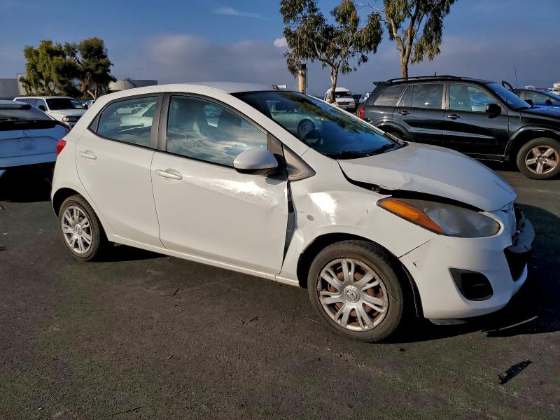 Photo 4 from auction – 2013 MAZDA MAZDA2 with VIN JM1DE1KZ8D0164865