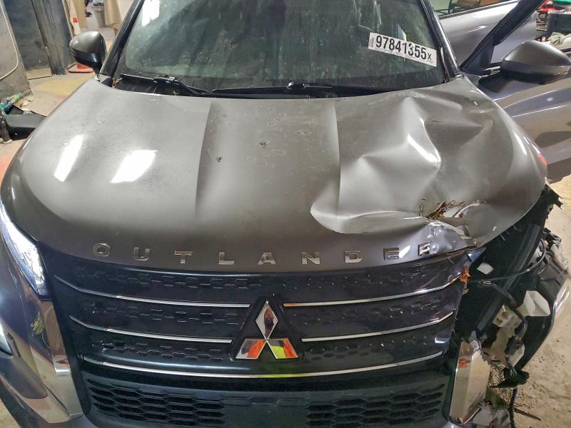 Photo 12 from auction – 2023 MITSUBISHI OUTLANDER with VIN JA4J4UA82PZ025762