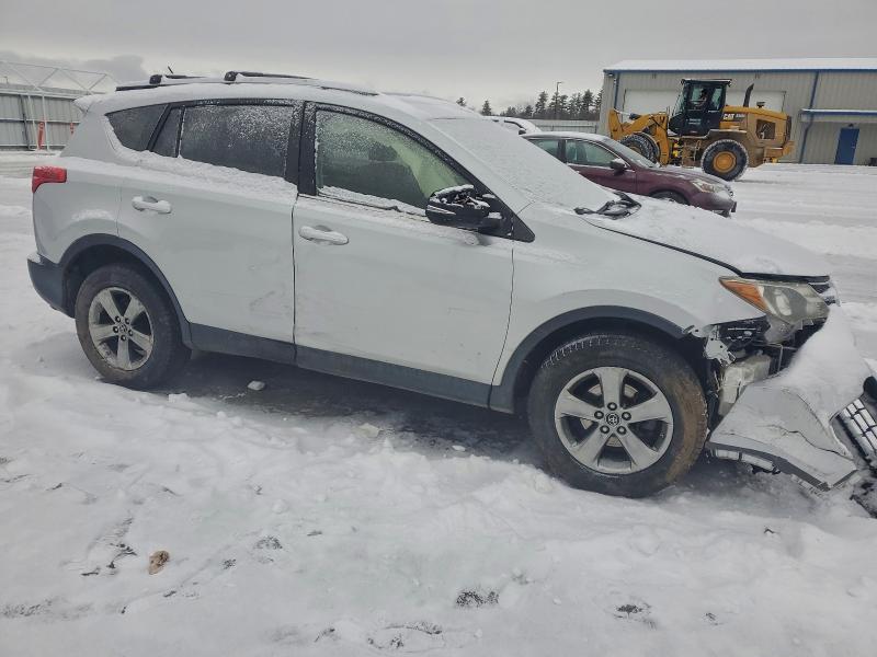 Photo 4 from auction – 2015 TOYOTA RAV4 XLE with VIN JTMRFREV9FD116183