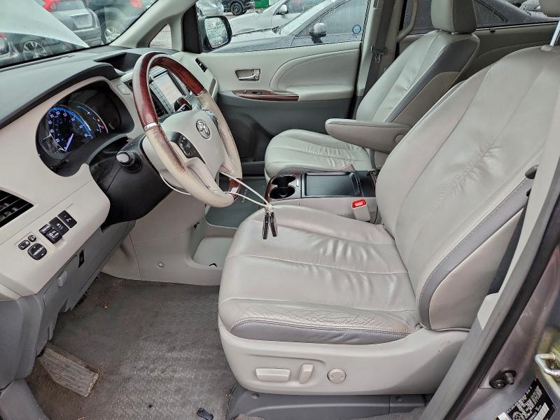 Photo 7 from auction – 2011 TOYOTA SIENNA XLE with VIN 5TDDK3DC6BS005754