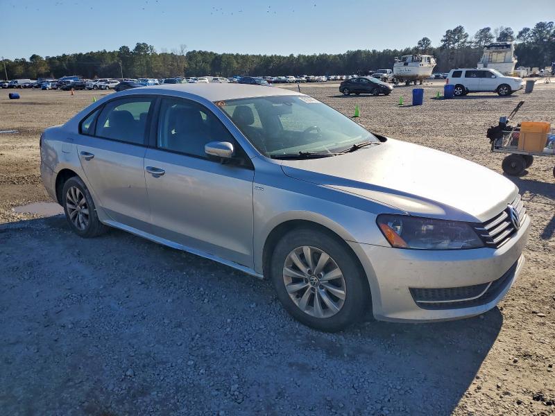 Photo 4 from auction – 2015 VOLKSWAGEN PASSAT S with VIN 1VWAT7A3XFC051832