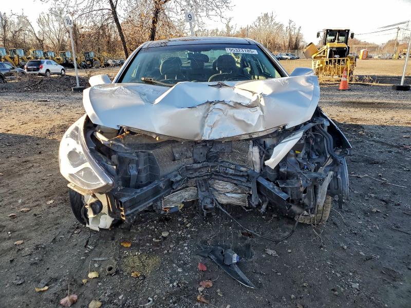Photo 5 from auction – 2015 HYUNDAI SONATA HYB with VIN KMHEC4A42FA122055