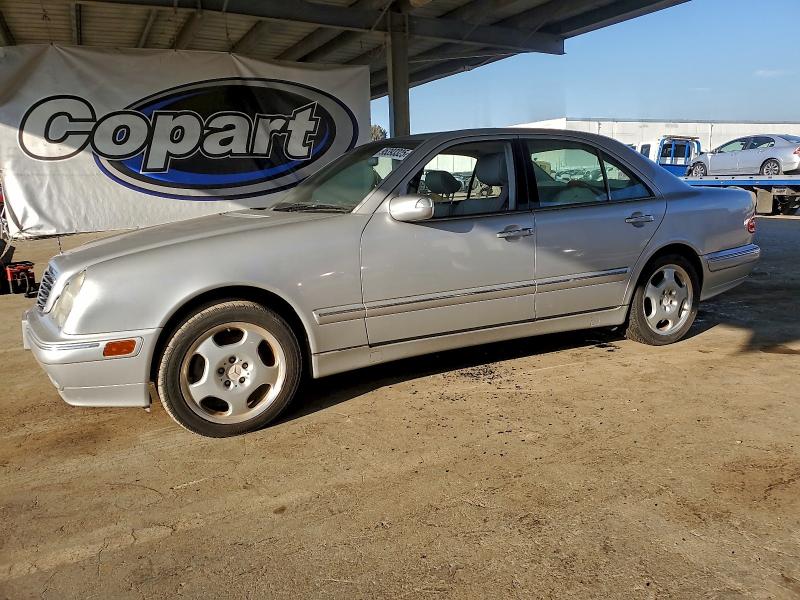 MERCEDES BENZ E 2000 with VIN WDBJF70J1YB146555 - Photo from auction