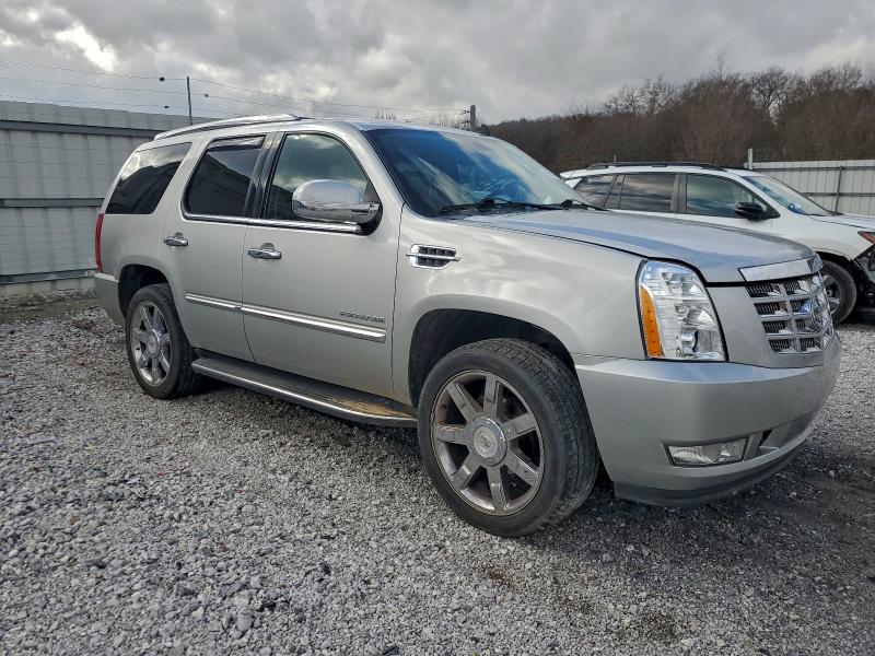 Photo 4 from auction – 2010 CADILLAC ESCALADE L with VIN 1GYUKBEF3AR239554