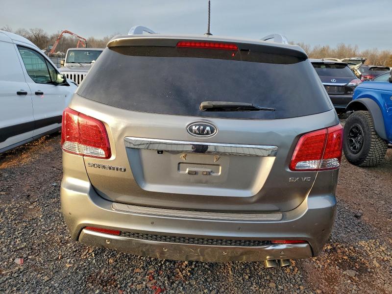 Photo 6 from auction – 2012 KIA SORENTO SX with VIN 5XYKWDA25CG285873