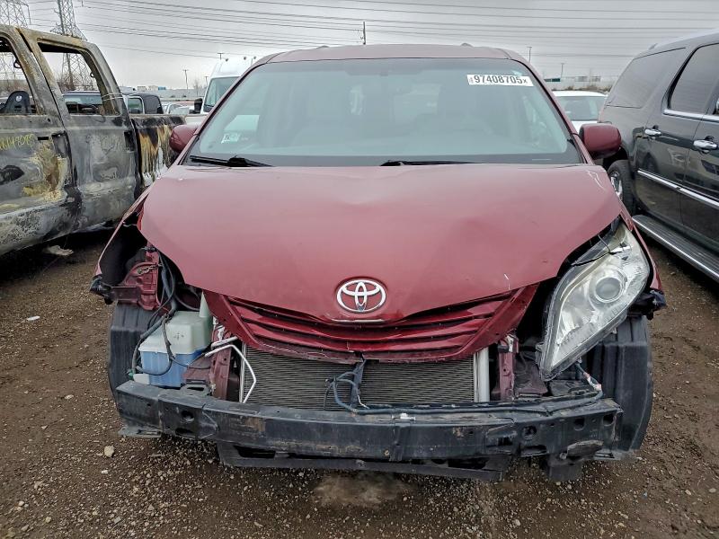 Photo 5 from auction – 2016 TOYOTA SIENNA LE with VIN 5TDKK3DC2GS717824