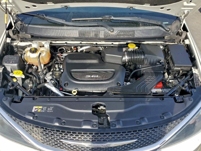 Photo 12 from auction – 2017 CHRYSLER PACIFICA L with VIN 2C4RC1CG3HR753021
