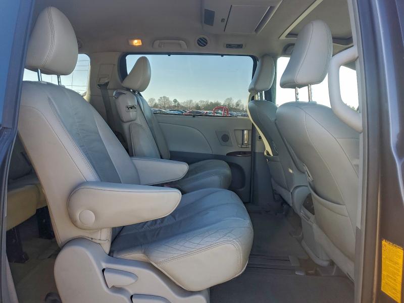 Photo 11 from auction – 2012 TOYOTA SIENNA XLE with VIN 5TDYK3DC8CS241714