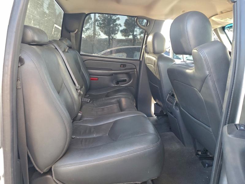Photo 10 from auction – 2004 CHEVROLET SILVERADO with VIN 1GCHC23U04F179275