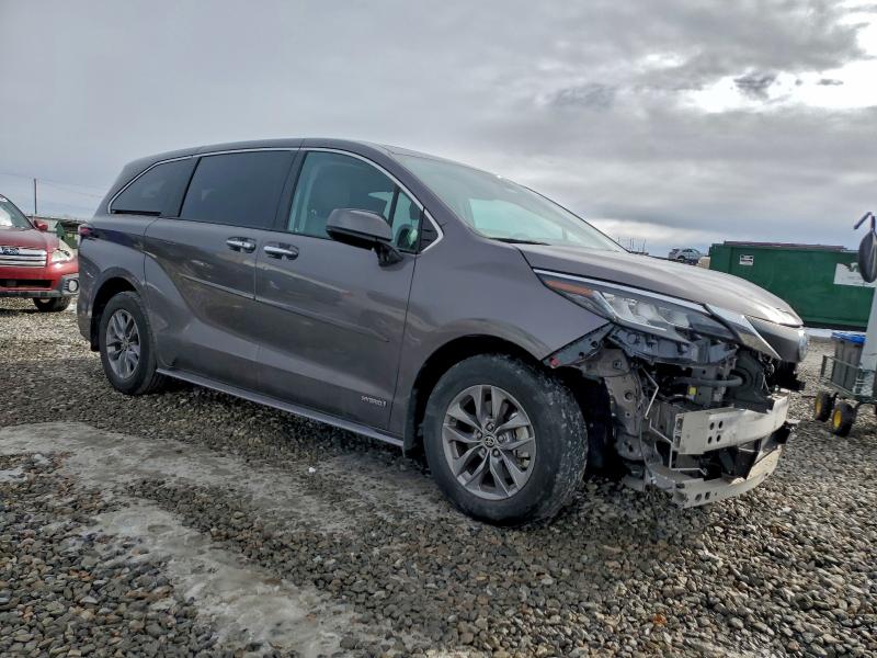 Photo 4 from auction – 2021 TOYOTA SIENNA XLE with VIN 5TDYSKFC0MS010184
