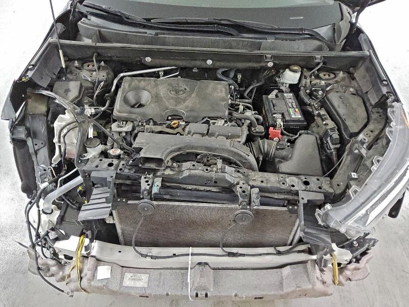 Photo 12 from auction – 2019 TOYOTA RAV4 XLE with VIN 2T3W1RFV4KC001067