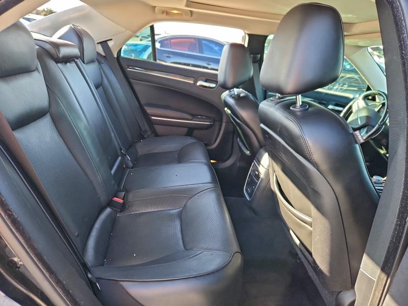 Photo 10 from auction – 2018 CHRYSLER 300 LIMITE with VIN 2C3CCAKG2JH268327