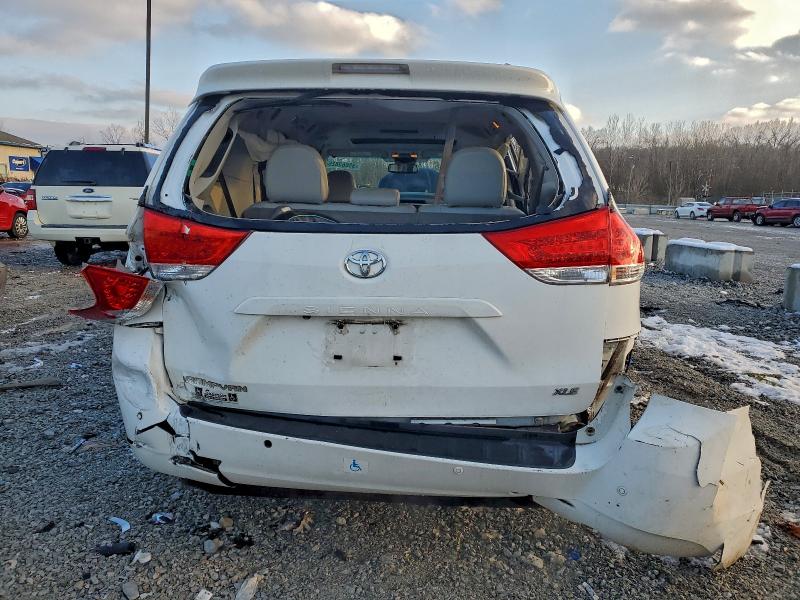 Photo 6 from auction – 2011 TOYOTA SIENNA with VIN 5TDYK3DC0BS144392
