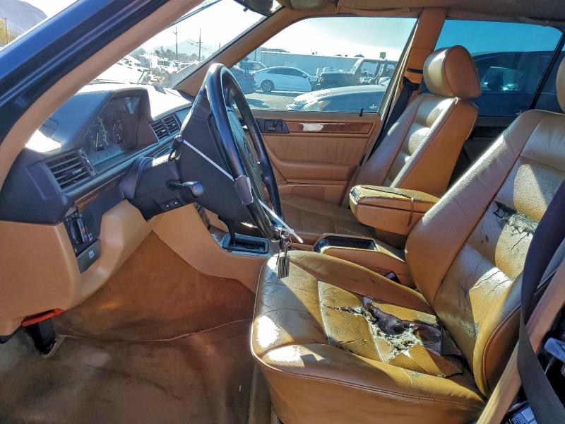 Photo 7 from auction – 1993 MERCEDES-BENZ 400 E with VIN WDBEA34E4PB856599