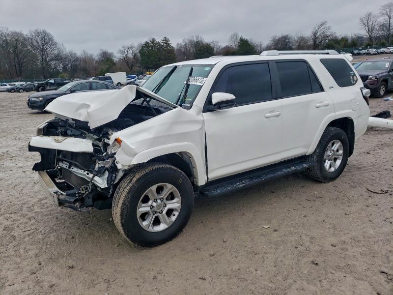 Zdjęcie 1 z aukcji – 2016 TOYOTA 4RUNNER SR z VIN JTEBU5JR4G5300799