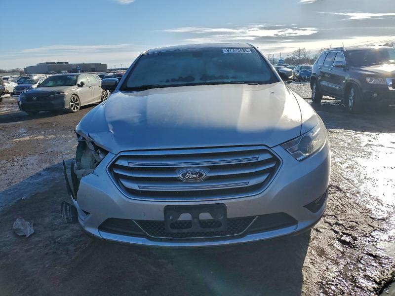 Photo 5 from auction – 2016 FORD TAURUS LIM with VIN 1FAHP2F89GG120281
