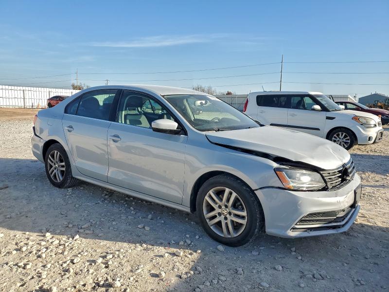 Photo 4 from auction – 2017 VOLKSWAGEN JETTA S with VIN 3VW167AJ7HM370239