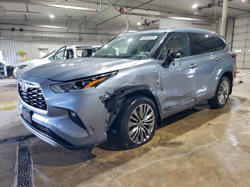 TOYOTA HIGHLANDER 2022 with VIN 5TDFZRBH5NS181012 - Photo from auction