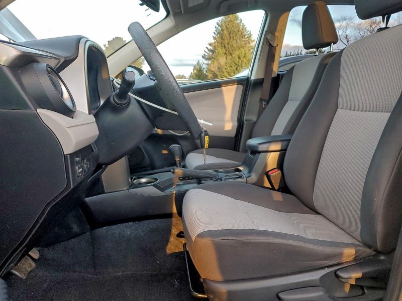 Photo 7 from auction – 2015 TOYOTA RAV4 LE with VIN JTMZFREV6FD070778