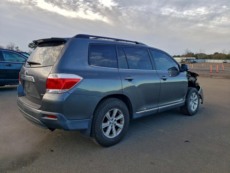 Photo 3 from auction – 2011 TOYOTA HIGHLANDER with VIN 5TDBK3EH8BS066797