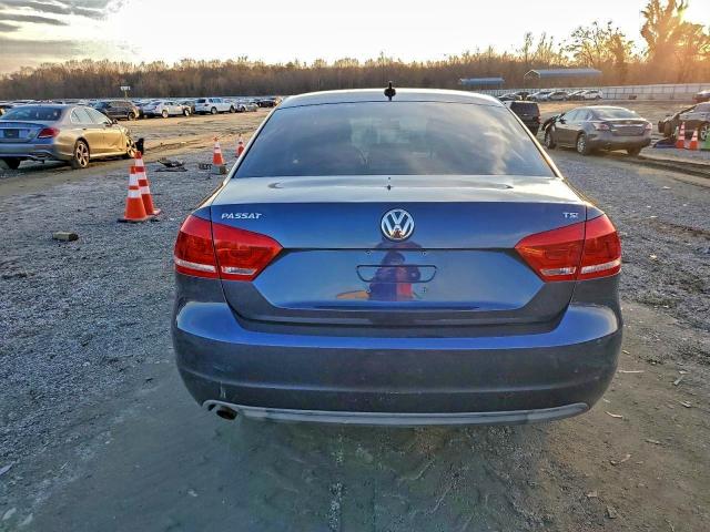 Photo 6 from auction – 2014 VOLKSWAGEN PASSAT S with VIN 1VWAT7A39EC030307