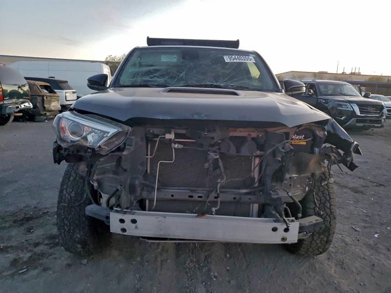 Photo 5 from auction – 2020 TOYOTA 4RUNNER SR with VIN JTEBU5JR0L5830505