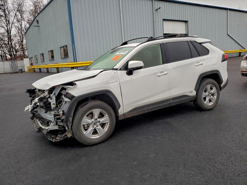 TOYOTA RAV4 XLE 2019 with VIN JTMRWRFVXKD031765 - Photo from auction