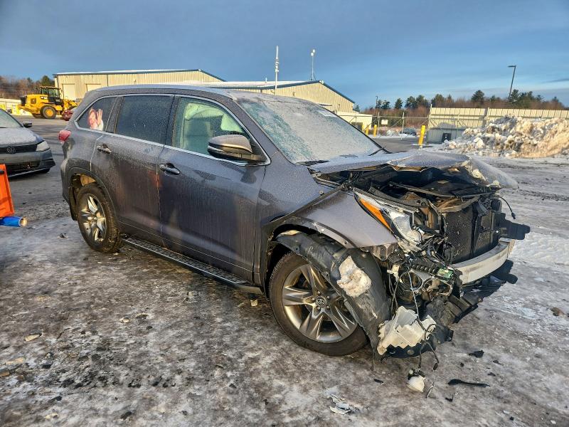 Photo 4 from auction – 2017 TOYOTA HIGHLANDER with VIN 5TDDZRFH9HS378495