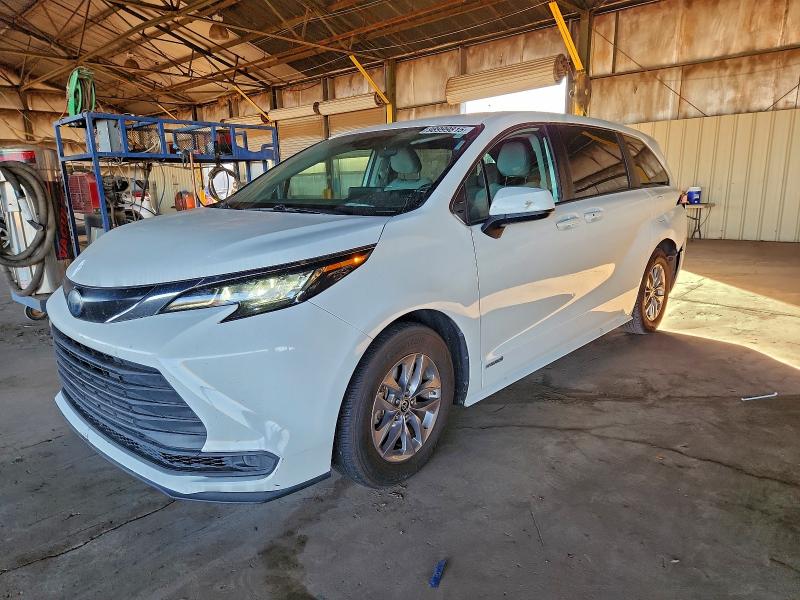TOYOTA SIENNA LE 2021 with VIN 5TDKRKEC8MS013823 - Photo from auction