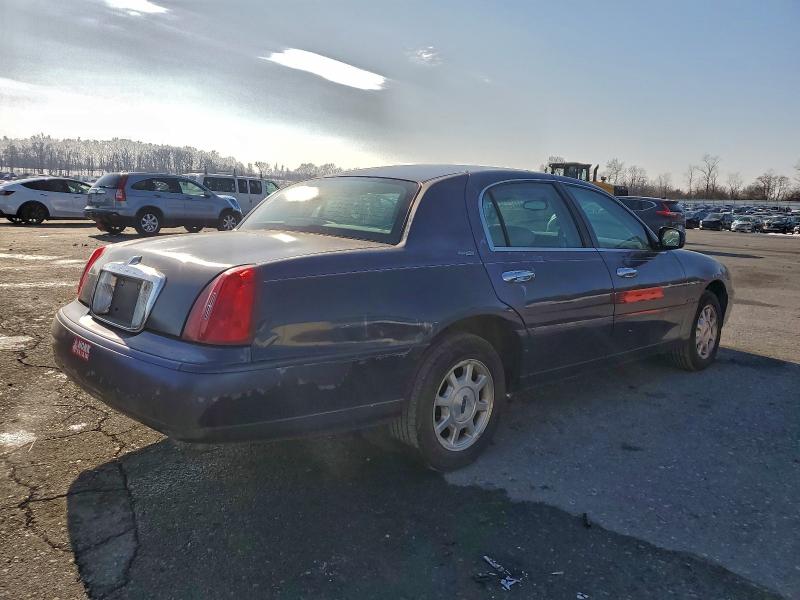 Photo 3 from auction – 2002 LINCOLN TOWN CAR S with VIN 1LNHM82W82Y671262