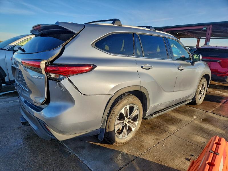 Photo 3 from auction – 2022 TOYOTA HIGHLANDER with VIN 5TDHBRCH0NS104575