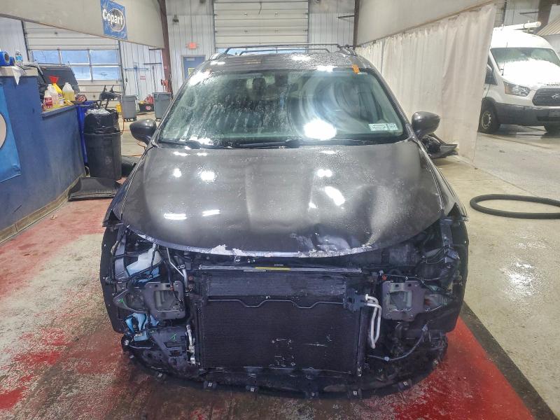 Photo 5 from auction – 2017 CHRYSLER PACIFICA T with VIN 2C4RC1BG1HR590824