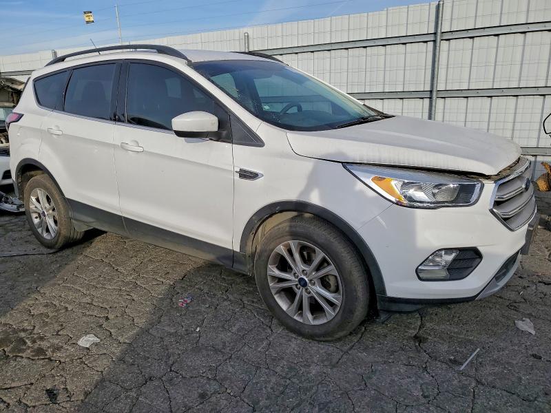 Photo 4 from auction – 2018 FORD ESCAPE with VIN 1FMCU0GD9JUD05402
