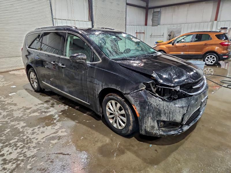 Photo 4 from auction – 2018 CHRYSLER PACIFICA with VIN 2C4RC1BGXJR114111