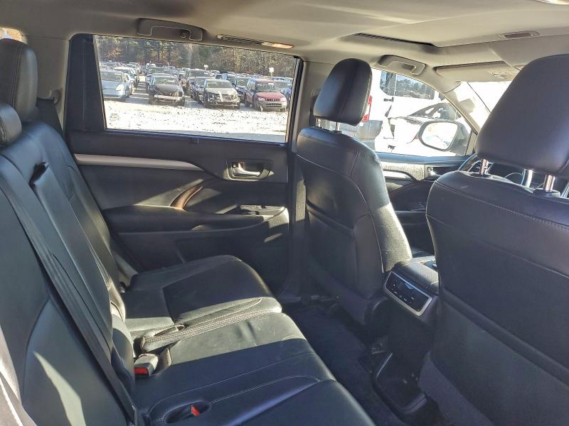 Photo 11 from auction – 2017 TOYOTA HIGHLANDER with VIN 5TDJZRFH9HS408176