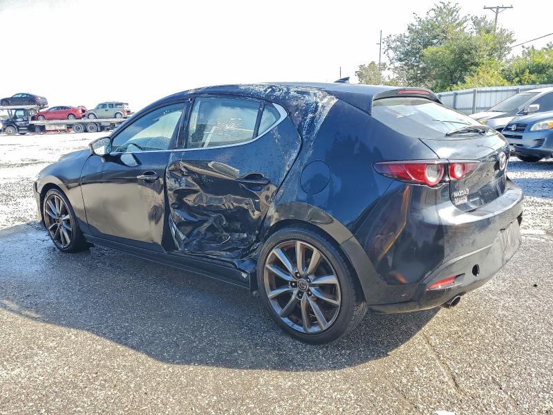 Photo 2 from auction – 2019 MAZDA 3 PREFERRE with VIN JM1BPAMM2K1120838