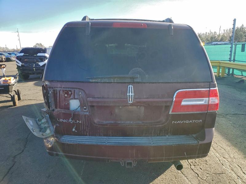 Photo 6 from auction – 2011 LINCOLN NAVIGATOR with VIN 5LMJJ2J50BEJ04008