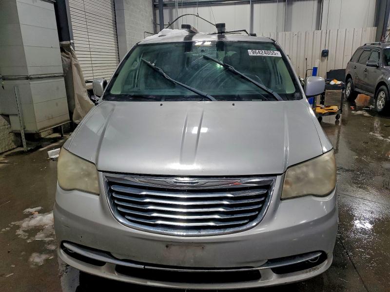 Photo 5 from auction – 2011 CHRYSLER TOWN & COU with VIN 2A4RR5DG2BR694548