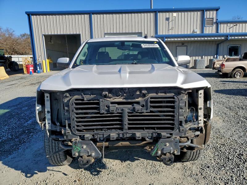 Photo 5 from auction – 2018 CHEVROLET SILVERADO with VIN 3GCUKREC2JG210275